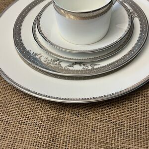 Vera Wang Vera Lace Wedgewood 5PCE China set